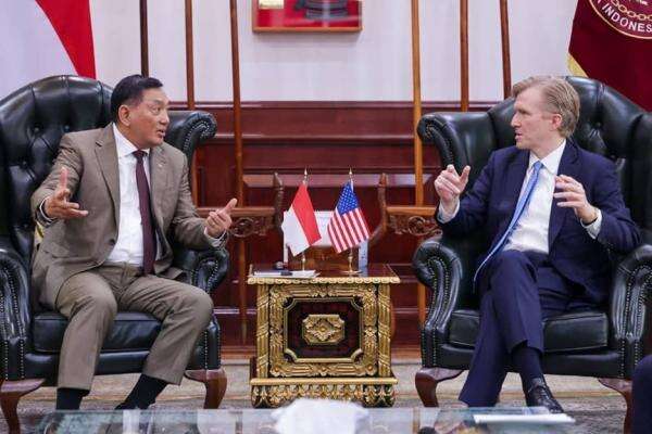 Menhan Sjafrie Bertemu Elbridge Colby Perkuat Kerja Sama Pertahanan Menhan Sjafrie Bertemu Elbridge Colby Perkuat Kerja Sama Pertahanan
