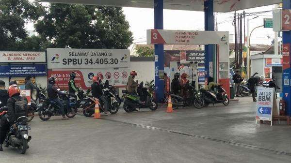 Antrean BBM Mengular di 11 Provinsi, Ombudsman Desak Pertamina Benahi Rantai Distribusi Antrean BBM Mengular di 11 Provinsi, Ombudsman Desak Pertamina Benahi Rantai Distribusi