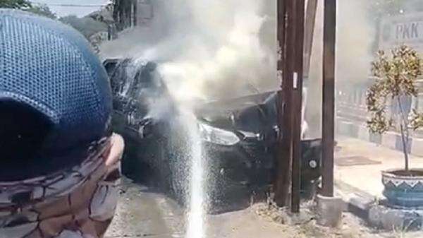 Xenia Terbakar Usai Isi BBM di Sampang, Polisi Temukan Tangki Modifikasi Xenia Terbakar Usai Isi BBM di Sampang, Polisi Temukan Tangki Modifikasi