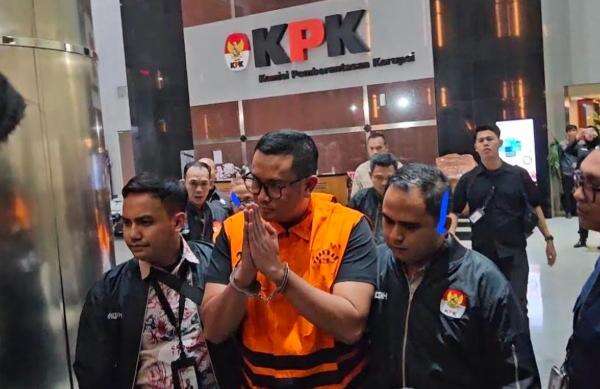 Bupati Klaten dan Kepala BPK Jateng Ditahan 20 Hari di Rutan KPK Bupati Klaten dan Kepala BPK Jateng Ditahan 20 Hari di Rutan KPK