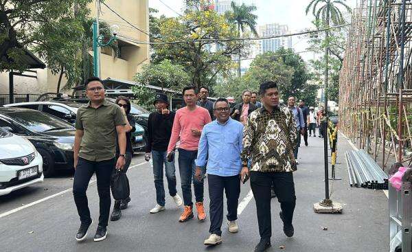 Islah Bahrawi Diperiksa Polda Metro Terkait Kasus Dugaan Penghasutan Islah Bahrawi Diperiksa Polda Metro Terkait Kasus Dugaan Penghasutan