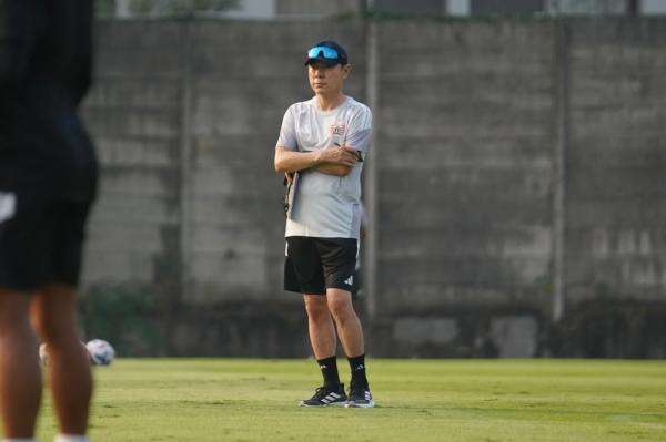 Shin Tae-yong Coret Kwon Chang-hoon dari TC Persija di Thailand Shin Tae-yong Coret Kwon Chang-hoon dari TC Persija di Thailand
