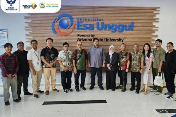 Rektor MNC University Jadi Penguji Tamu Sidang Skripsi DKV Universitas Esa Unggul Rektor MNC University Jadi Penguji Tamu Sidang Skripsi DKV Universitas Esa Unggul