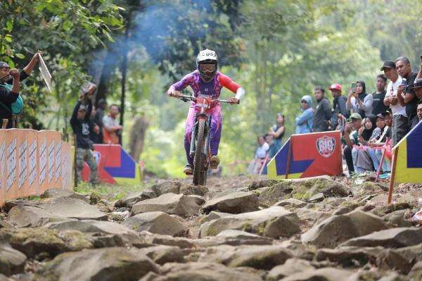 Agung Prio Bangkit dari Masalah Ban, Rajai BIG Downhill 2026 di Lereng Ijen Agung Prio Bangkit dari Masalah Ban, Rajai BIG Downhill 2026 di Lereng Ijen