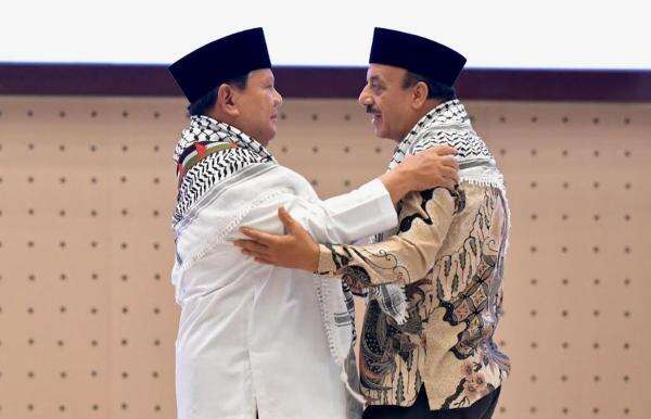 Serukan 'Free Palestine', Prabowo Dikalungkan Kefiyyeh oleh Dubes Palestina: Simbol Perjuangan! Serukan 'Free Palestine', Prabowo Dikalungkan Kefiyyeh oleh Dubes Palestina: Simbol Perjuangan!