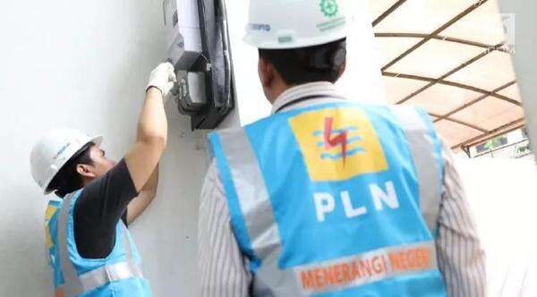 HLN ke-80, Warga Dapat Sambungan Listrik Gratis HLN ke-80, Warga Dapat Sambungan Listrik Gratis