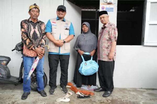 Ketua Posko Wilayah PRR Aceh Apresiasi BPBD dan DLHK Atasi Masalah Sanitasi di Huntara Ketua Posko Wilayah PRR Aceh Apresiasi BPBD dan DLHK Atasi Masalah Sanitasi di Huntara