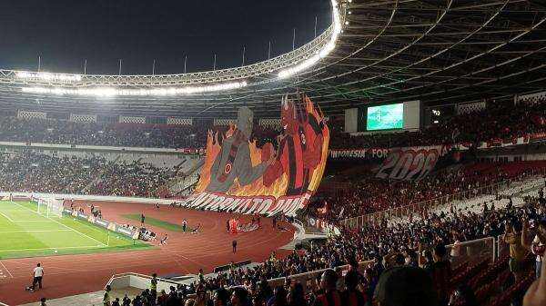 Makna Tifo Megah yang Dibentangkan Milanisti Indonesia di SUGBK saat Laga Chelsea vs AC Milan Makna Tifo Megah yang Dibentangkan Milanisti Indonesia di SUGBK saat Laga Chelsea vs AC Milan