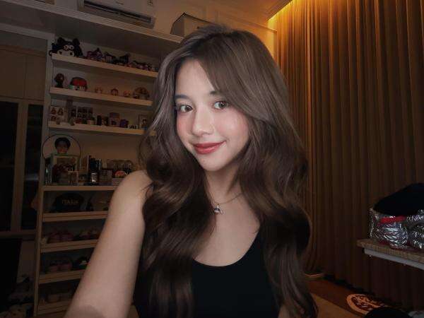 Profil dan Potret Cantik Diva Azzura, Kekasih Baru Na Daehoon yang Makin Lengket ke Trio Na Profil dan Potret Cantik Diva Azzura, Kekasih Baru Na Daehoon yang Makin Lengket ke Trio Na