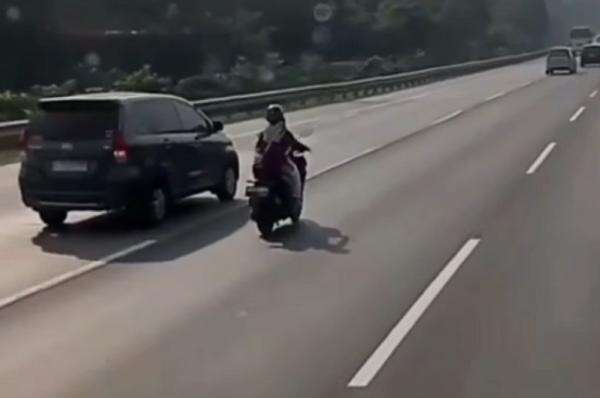 Viral Pemotor Masuk Tol Japek, Nyasar gegara Ikuti Google Maps Viral Pemotor Masuk Tol Japek, Nyasar gegara Ikuti Google Maps