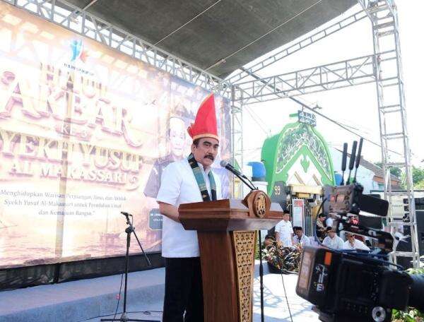Ribuan Orang Hadiri Haul Akbar Pahlawan Nasional Syekh Yusuf Al Makassari Ribuan Orang Hadiri Haul Akbar Pahlawan Nasional Syekh Yusuf Al Makassari
