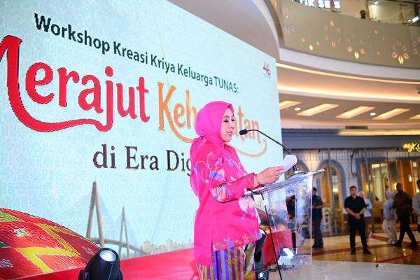 Workshop di Makassar, Tri Tito Karnavian Ingatkan Orang Tua Wajib Hadir dalam Aktivitas Digital Anak Workshop di Makassar, Tri Tito Karnavian Ingatkan Orang Tua Wajib Hadir dalam Aktivitas Digital Anak