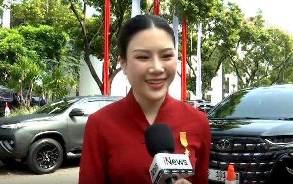 Angela Tanoesoedibjo Hadiri Upacara HUT ke-81 RI di Istana, Berharap Indonesia Semakin Kuat dan Bersatu Angela Tanoesoedibjo Hadiri Upacara HUT ke-81 RI di Istana, Berharap Indonesia Semakin Kuat dan Bersatu