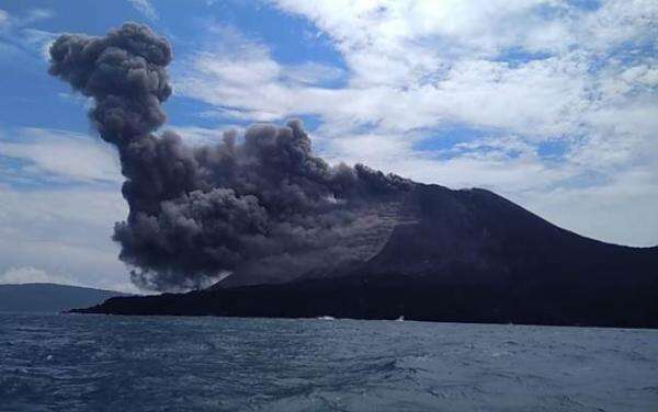 Dentuman Hebat di Lampung hingga Jabar Akibat Erupsi Gunung Anak Krakatau Dentuman Hebat di Lampung hingga Jabar Akibat Erupsi Gunung Anak Krakatau