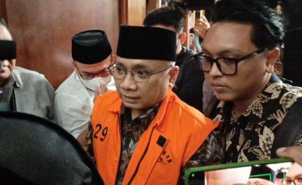 Eks Menag Yaqut usai Didakwa Terima Rp4,84 Miliar: Saya Tak Pernah Terima 1 Rupiah pun Eks Menag Yaqut usai Didakwa Terima Rp4,84 Miliar: Saya Tak Pernah Terima 1 Rupiah pun