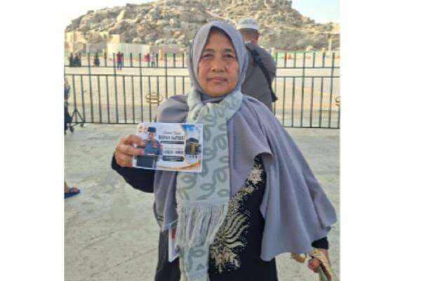 Tiba di Madinah, ART Penerima Umrah Gratis Ucapkan Terima Kasih dan Doakan Kapolri Tiba di Madinah, ART Penerima Umrah Gratis Ucapkan Terima Kasih dan Doakan Kapolri