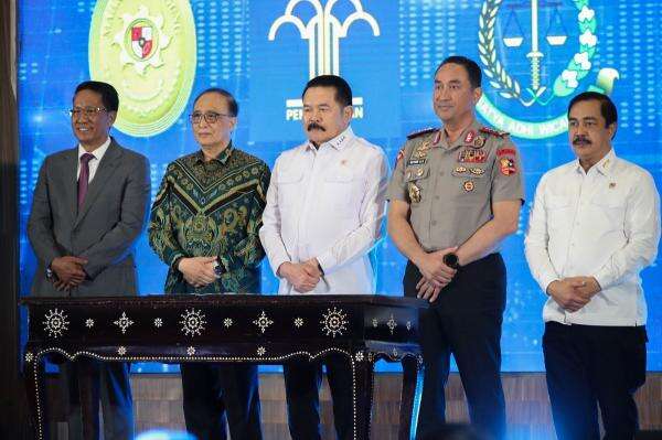 Pangkas 195 Permenkum Jadi 34, Menkum: Untuk Kepastian Hukum dan Pelayanan Publik Pangkas 195 Permenkum Jadi 34, Menkum: Untuk Kepastian Hukum dan Pelayanan Publik