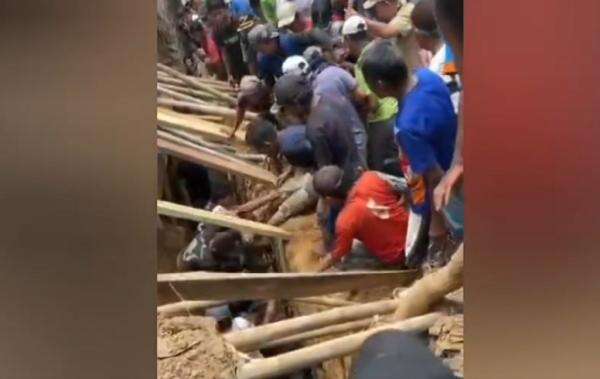 Kronologi 2 Pekerja Bangunan Tewas Tertimbun Longsoran Tebing 4 Meter di Pemalang Kronologi 2 Pekerja Bangunan Tewas Tertimbun Longsoran Tebing 4 Meter di Pemalang