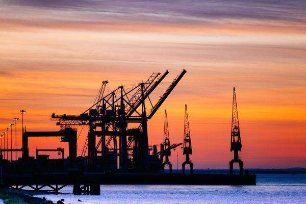 Harga Minyak Dunia Meroket 3 Persen Usai AS-Iran Kembali Perang Harga Minyak Dunia Meroket 3 Persen Usai AS-Iran Kembali Perang