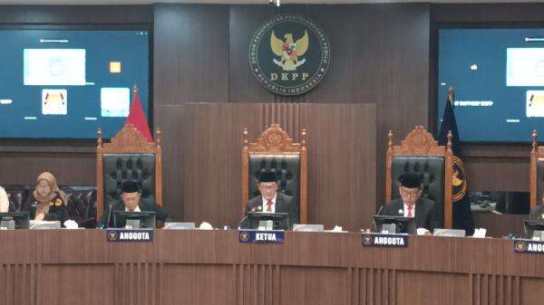 DKPP Proses Laporan terhadap Komisioner KPU-Bawaslu soal Pencalonan Gibran DKPP Proses Laporan terhadap Komisioner KPU-Bawaslu soal Pencalonan Gibran