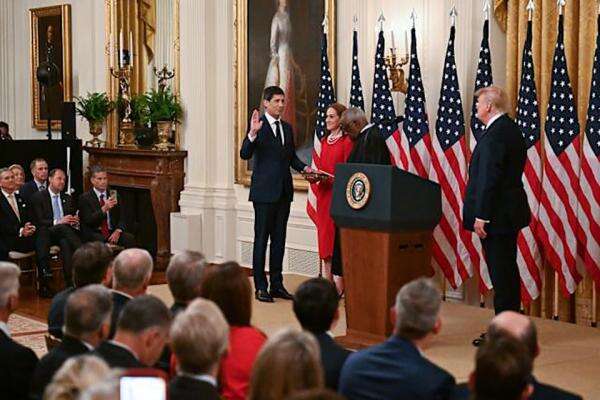 The Fed Nekat Naikkan Suku Bunga AS, Donald Trump Murka The Fed Nekat Naikkan Suku Bunga AS, Donald Trump Murka