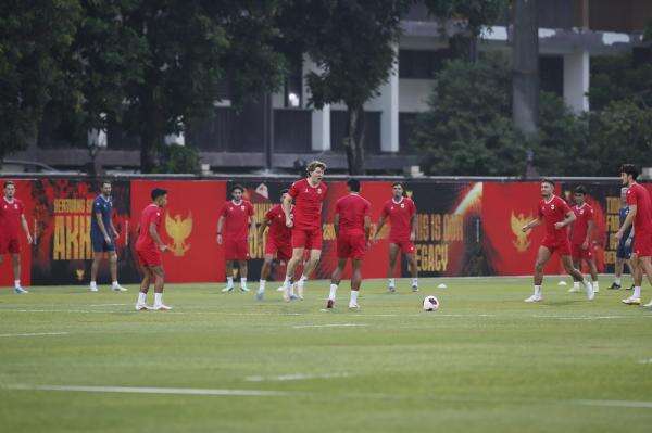 Latihan Terakhir Timnas Indonesia Jelang Vs Malaysia, Ivar Jenner Sempat Dapat Perawatan Latihan Terakhir Timnas Indonesia Jelang Vs Malaysia, Ivar Jenner Sempat Dapat Perawatan
