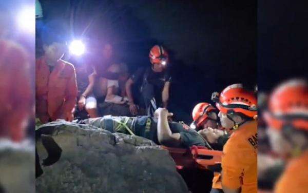 Pendaki Jatuh di Pos 5 Gunung Bulu Saukang Maros, Evakuasi Dramatis Pendaki Jatuh di Pos 5 Gunung Bulu Saukang Maros, Evakuasi Dramatis