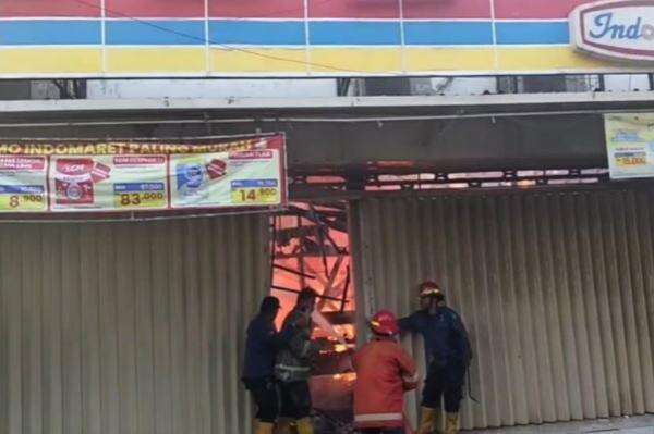 Kebakaran Minimarket di Sidoarjo, Isi Toko Ludes Dilalap Api Kebakaran Minimarket di Sidoarjo, Isi Toko Ludes Dilalap Api