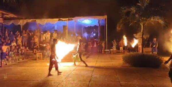 Meriah! Pesta Kembang Api dan Fire Dance Pukau Wisatawan di Tanjung Lesung Sambut Tahun Baru Meriah! Pesta Kembang Api dan Fire Dance Pukau Wisatawan di Tanjung Lesung Sambut Tahun Baru