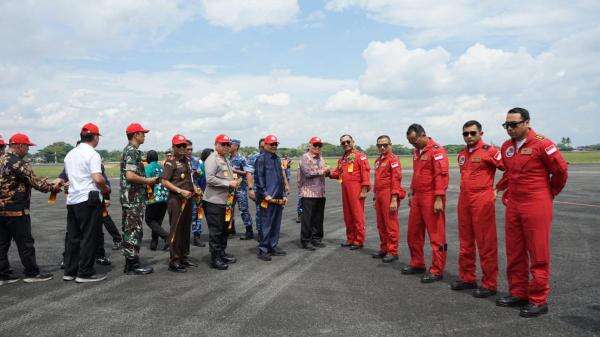 Pemkab Kotabaru Hadiri Open Base Jupiter Aerobatic Team, Dukung Diplomasi Dirgantara Indonesia Pemkab Kotabaru Hadiri Open Base Jupiter Aerobatic Team, Dukung Diplomasi Dirgantara Indonesia