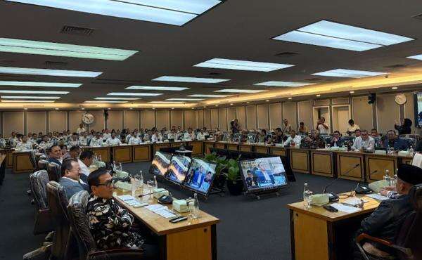 Gaduh 'Lapas Mewah' Cibinong, DPR Minta Dirjen PAS Mundur jika Tak Sanggup! Gaduh 'Lapas Mewah' Cibinong, DPR Minta Dirjen PAS Mundur jika Tak Sanggup!