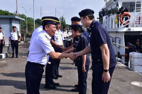Bakamla Sambut Kedatangan Kapal Coast Guard Malaysia dan Singapura Bakamla Sambut Kedatangan Kapal Coast Guard Malaysia dan Singapura