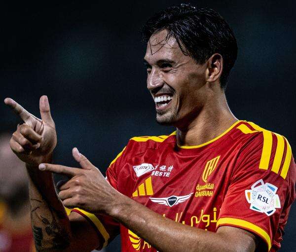 Tijjani Reijnders Blak-blakan Pindah ke Klub Arab Saudi Gara-Gara Uang, Tak Ingin Kerja Lagi Usai Pensiun Tijjani Reijnders Blak-blakan Pindah ke Klub Arab Saudi Gara-Gara Uang, Tak Ingin Kerja Lagi Usai Pensiun
