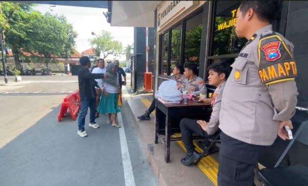 Kasus Utang Rp500.000 Jadi Rp70 Juta, Nenek Ngatini Dipanggil Penyidik Polres Jombang Kasus Utang Rp500.000 Jadi Rp70 Juta, Nenek Ngatini Dipanggil Penyidik Polres Jombang