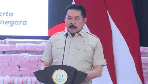 Jaksa Agung bakal Buru Aliran Dana Kejahatan Hutan yang Disembunyikan di Luar Negeri Jaksa Agung bakal Buru Aliran Dana Kejahatan Hutan yang Disembunyikan di Luar Negeri