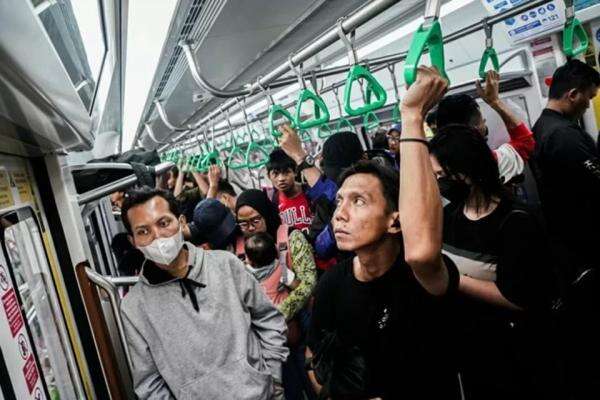 KRL Bogor Gangguan, Kereta Jakarta KotaBogor Hanya sampai Pasar Minggu KRL Bogor Gangguan, Kereta Jakarta KotaBogor Hanya sampai Pasar Minggu