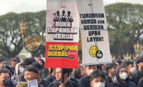 Demo 2 Tahun Pemerintahan Prabowo, Ratusan Mahasiswa di Malang Suarakan 7 Tuntutan Demo 2 Tahun Pemerintahan Prabowo, Ratusan Mahasiswa di Malang Suarakan 7 Tuntutan