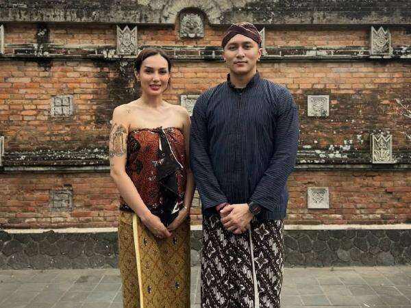 Geger! Sara Wijayanto Gugat Cerai Demian usai 12 Tahun Menikah Geger! Sara Wijayanto Gugat Cerai Demian usai 12 Tahun Menikah