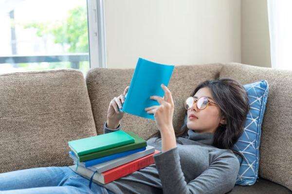 Riset: Baca 4 Buku dalam Setahun Bisa Kurangi Risiko Stres dan Depresi Riset: Baca 4 Buku dalam Setahun Bisa Kurangi Risiko Stres dan Depresi