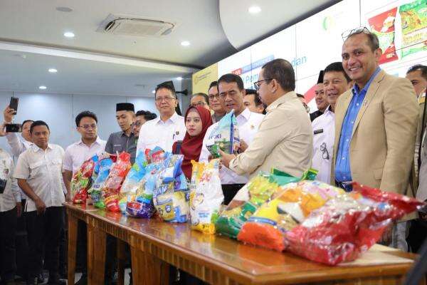 25 Merek Fortifikasi Palsu Ditarik, Bulog Diminta Amankan Beras Premium di Ritel 25 Merek Fortifikasi Palsu Ditarik, Bulog Diminta Amankan Beras Premium di Ritel