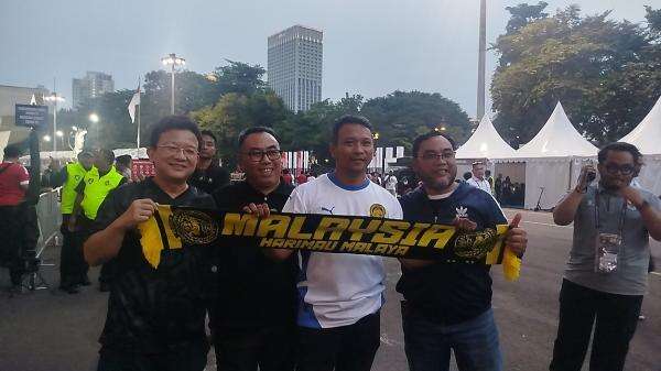 Timnas Indonesia vs Malaysia, Suporter Harimau Malaya Tak Canggung Nonton Langsung di SUGBK Timnas Indonesia vs Malaysia, Suporter Harimau Malaya Tak Canggung Nonton Langsung di SUGBK
