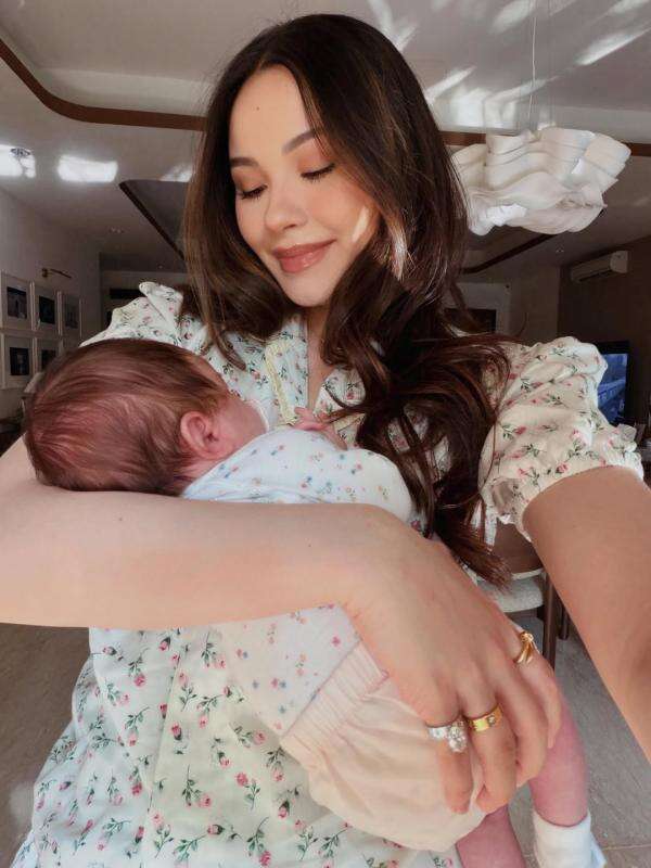 Potret Alyssa Daguise Pakai Perhiasan Mewah saat Selfie Bareng Baby Soso, Nilainya Rp1,2 Miliar! Potret Alyssa Daguise Pakai Perhiasan Mewah saat Selfie Bareng Baby Soso, Nilainya Rp1,2 Miliar!