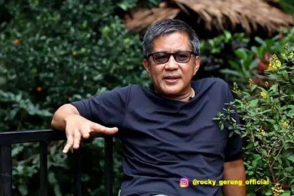 Tepis Anggapan Bela Prabowo, Rocky Gerung: Gue Bela Pengertian Konstitusi yang Belum Dimengerti Kabinet Tepis Anggapan Bela Prabowo, Rocky Gerung: Gue Bela Pengertian Konstitusi yang Belum Dimengerti Kabinet