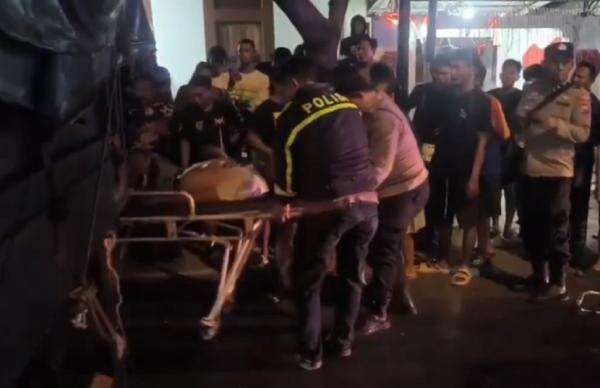 Tabrak Mobil Parkir, Pemotor Jatuh Terlindas Truk Gandeng di Pantura Tuban Tabrak Mobil Parkir, Pemotor Jatuh Terlindas Truk Gandeng di Pantura Tuban