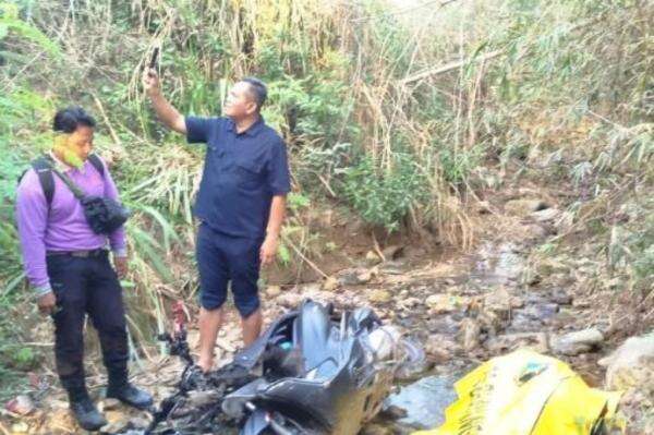 Kecelakaan Tunggal di Lamongan, Pemotor Tewas Terjun ke Sungai di Tikungan Kecelakaan Tunggal di Lamongan, Pemotor Tewas Terjun ke Sungai di Tikungan