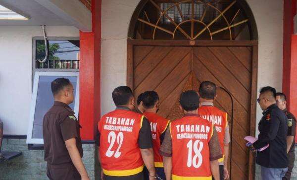 Tersangka Kasus Pungli Desa Sawoo Ponorogo Ajukan Penangguhan Penahanan Tersangka Kasus Pungli Desa Sawoo Ponorogo Ajukan Penangguhan Penahanan