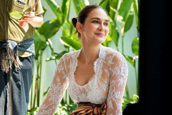 Luna Maya Gelar Melaspas di Bali, Netizen Protes: Jangan Campuradukkan Tradisi dan Agama! Luna Maya Gelar Melaspas di Bali, Netizen Protes: Jangan Campuradukkan Tradisi dan Agama!