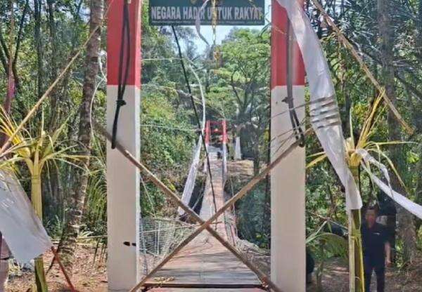 Viral Jembatan Pangandaran Ambruk saat Bupati dan Rombongan Melintas, Begini Kronologinya Viral Jembatan Pangandaran Ambruk saat Bupati dan Rombongan Melintas, Begini Kronologinya