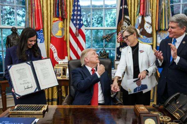 Trump Pertimbangkan untuk Melenyapkan Seluruh Negara Iran Trump Pertimbangkan untuk Melenyapkan Seluruh Negara Iran