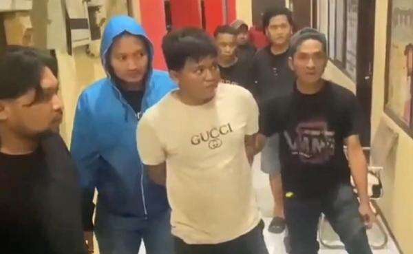 Polisi Tangkap Sindikat Pencuri Trafo PLN di Jalan Akses Suramadu Bangkalan Polisi Tangkap Sindikat Pencuri Trafo PLN di Jalan Akses Suramadu Bangkalan